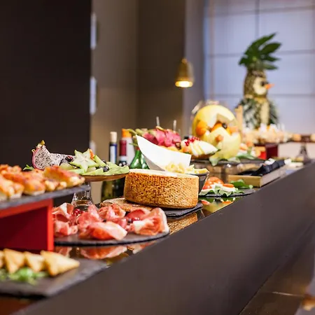 هوليداي إن غاريبالدي ستيشن فندق ميلان