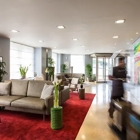 هوليداي إن غاريبالدي ستيشن 4*