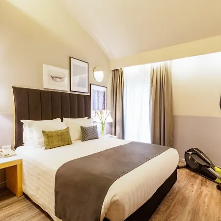 هوليداي إن غاريبالدي ستيشن 4*