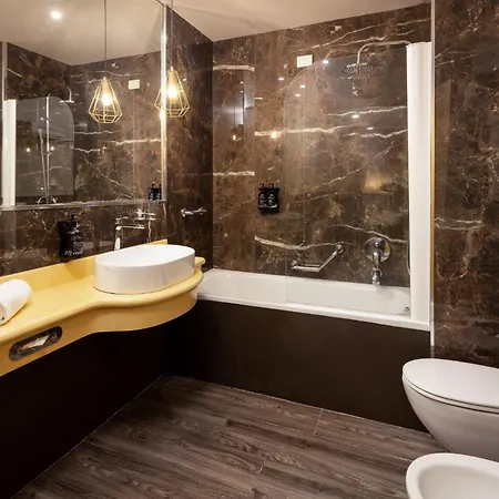 Hotel Garibaldi Station By Ihg 4*