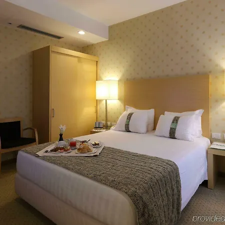 هوليداي إن غاريبالدي ستيشن ميلان